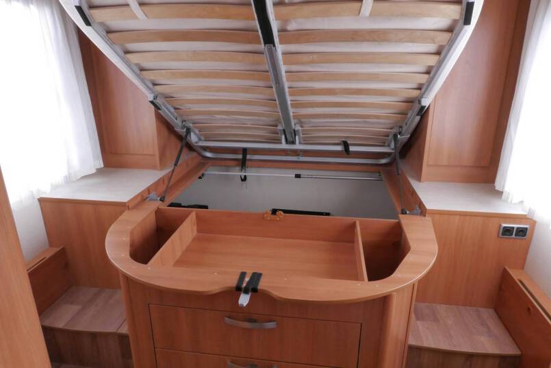 Hymer T 708 SL Queensbed, 180 PK AUTOMAAT, levelsysteem 39