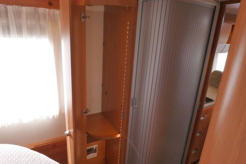 Hymer T 708 SL Queensbed, 180 PK AUTOMAAT, levelsysteem 43