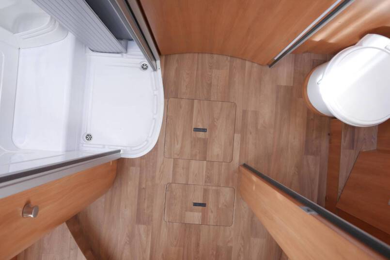 Hymer T 708 SL Queensbed, 180 PK AUTOMAAT, levelsysteem 45