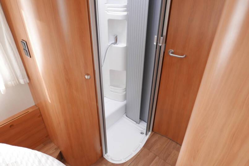 Hymer T 708 SL Queensbed, 180 PK AUTOMAAT, levelsysteem 46