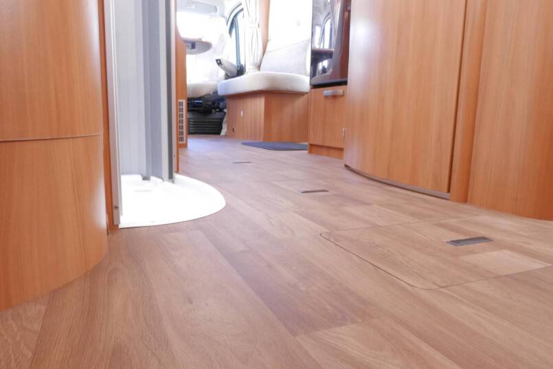 Hymer T 708 SL Queensbed, 180 PK AUTOMAAT, levelsysteem 48