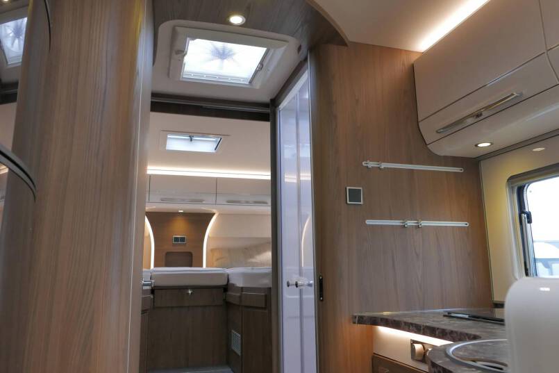 Hymer B-SL 704 SupremeLine 180 pk AUTOMAAT, Al-de verwarming 40