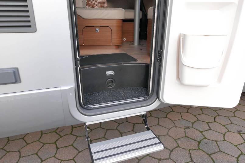 Hymer BMC-I 680 Crystal Zilver Hymer  BMC-I 680 Crystal Zilver 9G AUTOMAAT 177 pk, Mercedes AL-KO, 2020 17