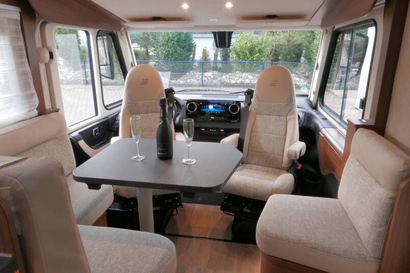 Hymer BMC-I 680 Crystal Zilver Hymer  BMC-I 680 Crystal Zilver 9G AUTOMAAT 177 pk, Mercedes AL-KO, 2020 25
