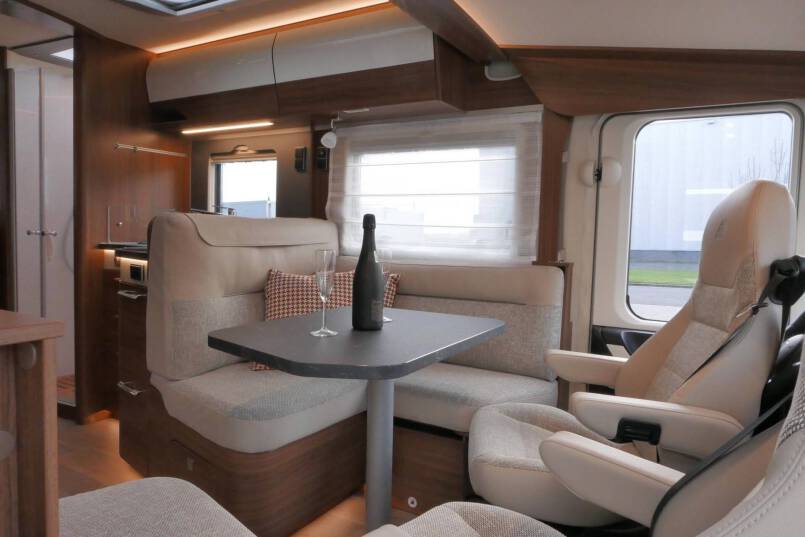 Hymer BMC-I 680 Crystal Zilver Hymer  BMC-I 680 Crystal Zilver 9G AUTOMAAT 177 pk, Mercedes AL-KO, 2020 27