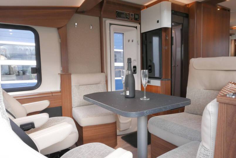 Hymer BMC-I 680 Crystal Zilver Hymer  BMC-I 680 Crystal Zilver 9G AUTOMAAT 177 pk, Mercedes AL-KO, 2020 28