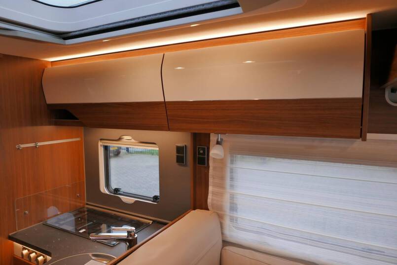 Hymer BMC-I 680 Crystal Zilver Hymer  BMC-I 680 Crystal Zilver 9G AUTOMAAT 177 pk, Mercedes AL-KO, 2020 31