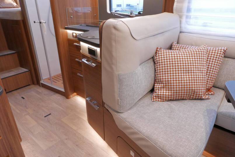 Hymer BMC-I 680 Crystal Zilver Hymer  BMC-I 680 Crystal Zilver 9G AUTOMAAT 177 pk, Mercedes AL-KO, 2020 33