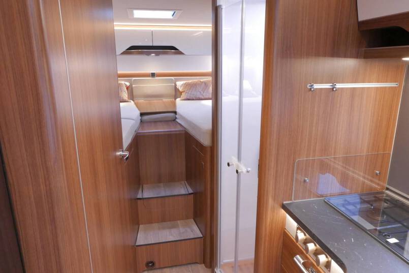 Hymer BMC-I 680 Crystal Zilver Hymer  BMC-I 680 Crystal Zilver 9G AUTOMAAT 177 pk, Mercedes AL-KO, 2020 36