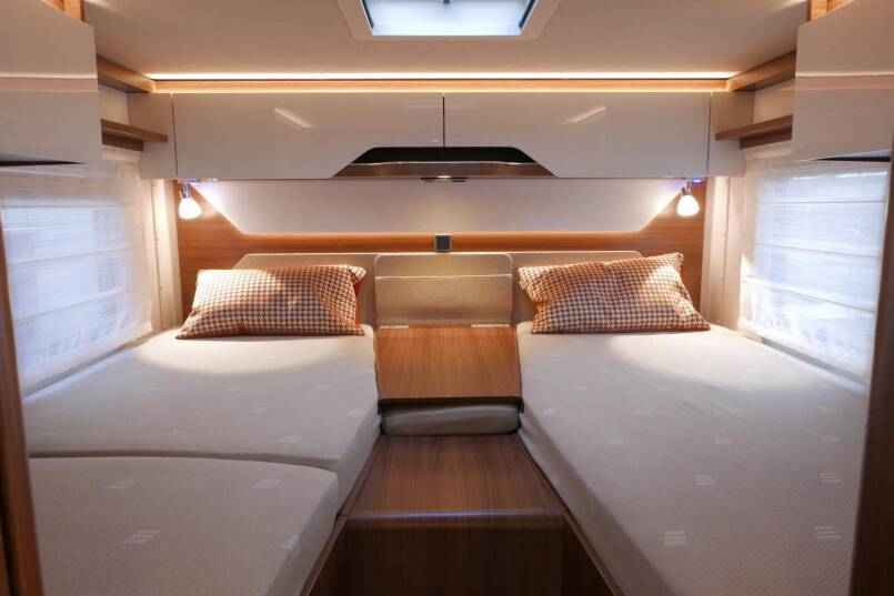 Hymer BMC-I 680 Crystal Zilver Hymer  BMC-I 680 Crystal Zilver 9G AUTOMAAT 177 pk, Mercedes AL-KO, 2020 37