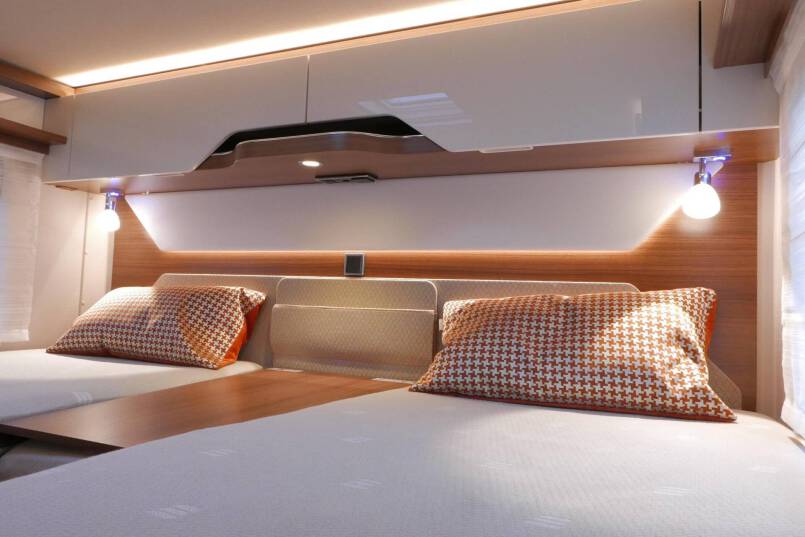 Hymer BMC-I 680 Crystal Zilver Hymer  BMC-I 680 Crystal Zilver 9G AUTOMAAT 177 pk, Mercedes AL-KO, 2020 38
