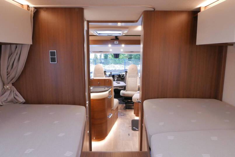 Hymer BMC-I 680 Crystal Zilver Hymer  BMC-I 680 Crystal Zilver 9G AUTOMAAT 177 pk, Mercedes AL-KO, 2020 39