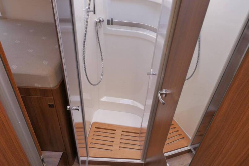 Hymer BMC-I 680 Crystal Zilver Hymer  BMC-I 680 Crystal Zilver 9G AUTOMAAT 177 pk, Mercedes AL-KO, 2020 41