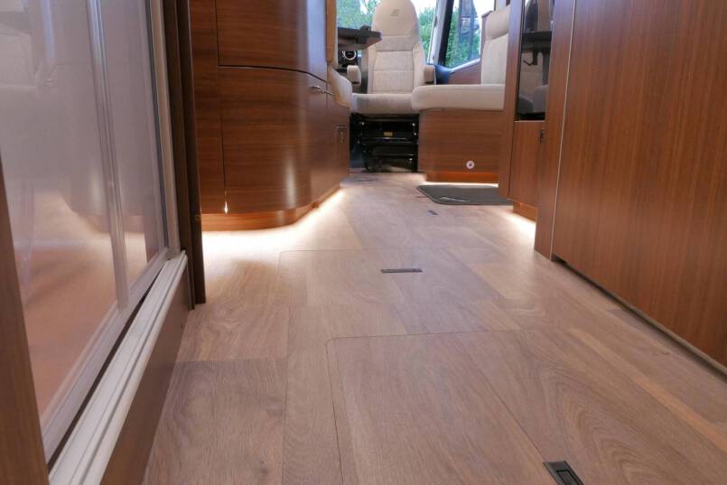 Hymer BMC-I 680 Crystal Zilver Hymer  BMC-I 680 Crystal Zilver 9G AUTOMAAT 177 pk, Mercedes AL-KO, 2020 43