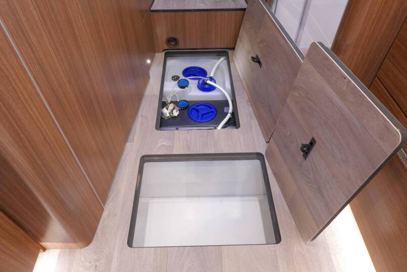 Hymer BMC-I 680 Crystal Zilver Hymer  BMC-I 680 Crystal Zilver 9G AUTOMAAT 177 pk, Mercedes AL-KO, 2020 44