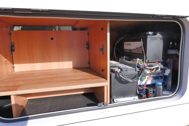 Hymer T 588 SL Hymer  T 588 SL 150 pk, AL-KO chassis, vlakke vloer, vol optie 13