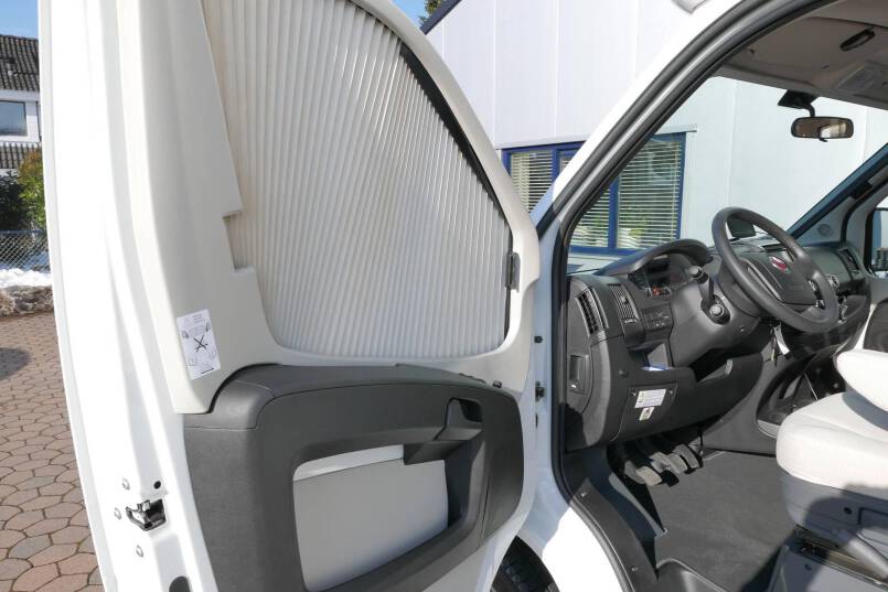 Hymer T 588 SL Hymer  T 588 SL 150 pk, AL-KO chassis, vlakke vloer, vol optie 15