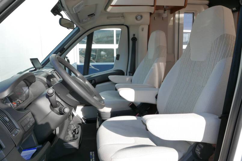 Hymer T 588 SL Hymer  T 588 SL 150 pk, AL-KO chassis, vlakke vloer, vol optie 16