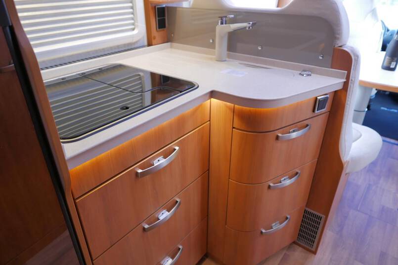 Hymer T 588 SL Hymer  T 588 SL 150 pk, AL-KO chassis, vlakke vloer, vol optie 26