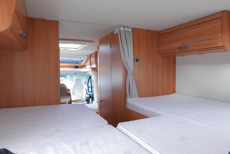Hymer T 588 SL Hymer  T 588 SL 150 pk, AL-KO chassis, vlakke vloer, vol optie 32