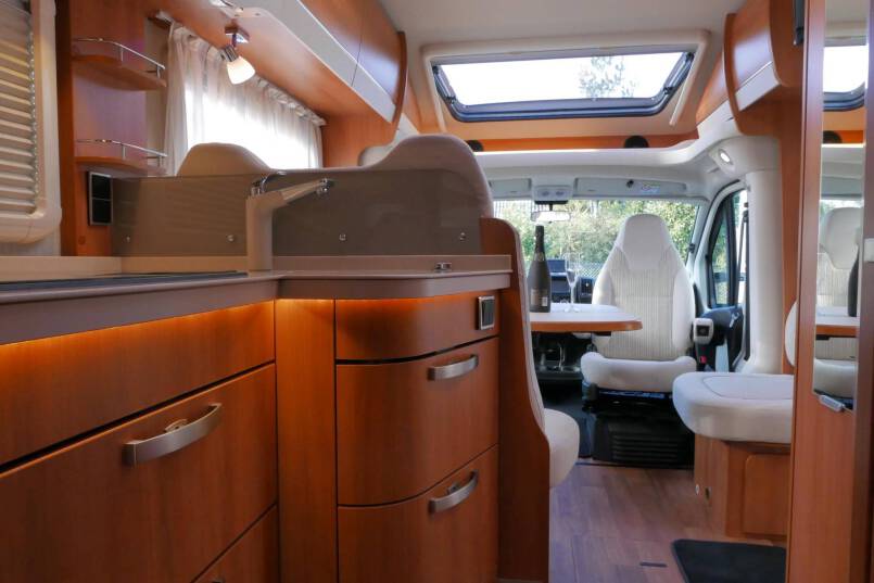 Hymer T 588 SL Hymer  T 588 SL 150 pk, AL-KO chassis, vlakke vloer, vol optie 35