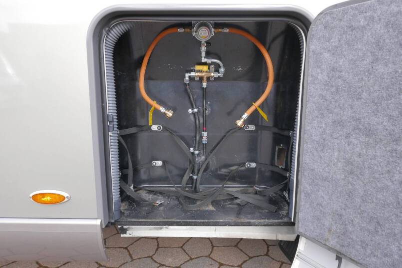 Hymer B 678 bovenkastjes Hymer  B 678 bovenkastjes 3.0 AUTOMAAT, Serra Grijs 12