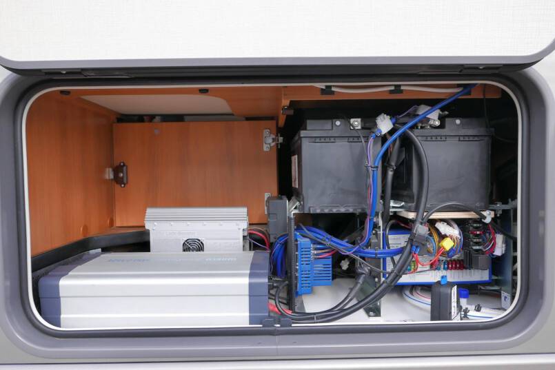 Hymer B 678 bovenkastjes Hymer  B 678 bovenkastjes 3.0 AUTOMAAT, Serra Grijs 14