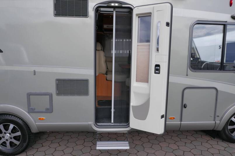 Hymer B 678 bovenkastjes Hymer  B 678 bovenkastjes 3.0 AUTOMAAT, Serra Grijs 15