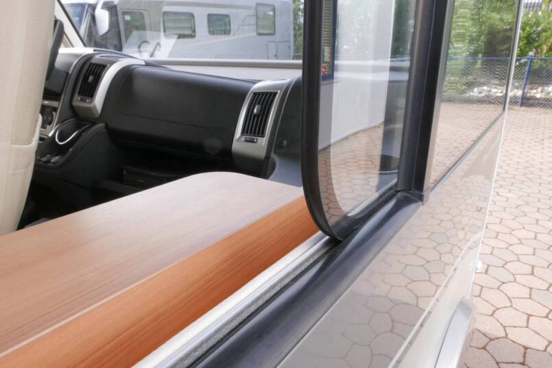 Hymer B 678 bovenkastjes Hymer  B 678 bovenkastjes 3.0 AUTOMAAT, Serra Grijs 18