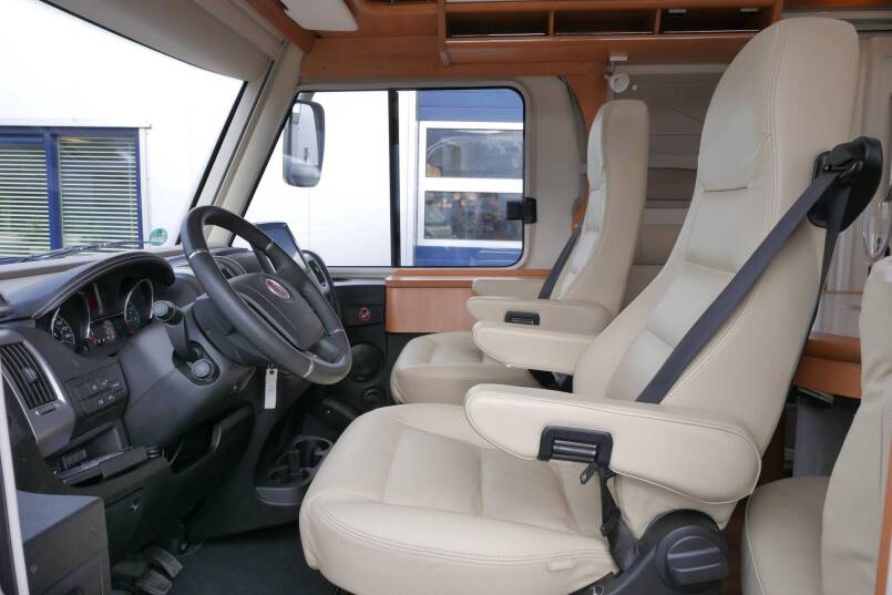 Hymer B 678 bovenkastjes Hymer  B 678 bovenkastjes 3.0 AUTOMAAT, Serra Grijs 19