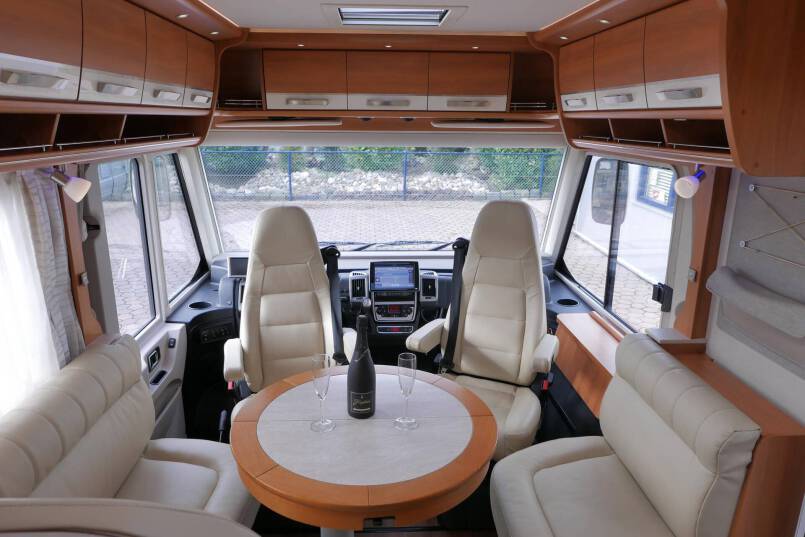 Hymer B 678 bovenkastjes Hymer  B 678 bovenkastjes 3.0 AUTOMAAT, Serra Grijs 23