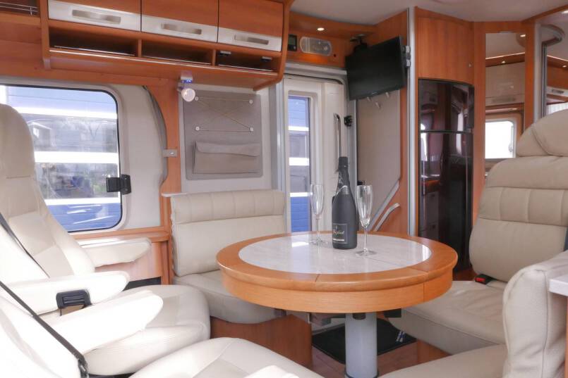 Hymer B 678 bovenkastjes Hymer  B 678 bovenkastjes 3.0 AUTOMAAT, Serra Grijs 27