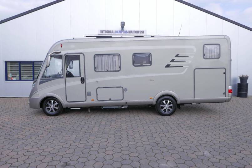 Hymer B 678 bovenkastjes Hymer  B 678 bovenkastjes 3.0 AUTOMAAT, Serra Grijs 2
