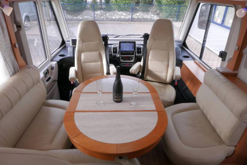 Hymer B 678 bovenkastjes Hymer  B 678 bovenkastjes 3.0 AUTOMAAT, Serra Grijs 28