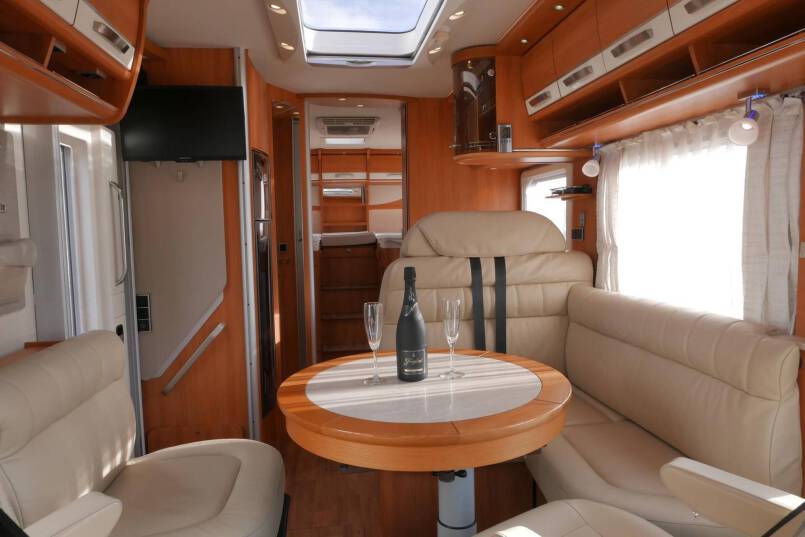 Hymer B 678 bovenkastjes Hymer  B 678 bovenkastjes 3.0 AUTOMAAT, Serra Grijs 30