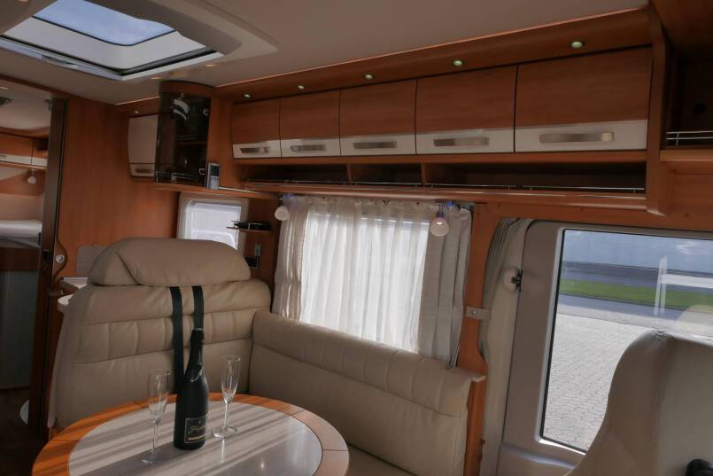 Hymer B 678 bovenkastjes Hymer  B 678 bovenkastjes 3.0 AUTOMAAT, Serra Grijs 31