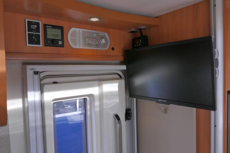 Hymer B 678 bovenkastjes Hymer  B 678 bovenkastjes 3.0 AUTOMAAT, Serra Grijs 32