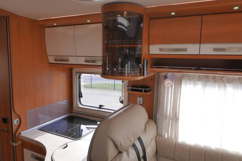 Hymer B 678 bovenkastjes Hymer  B 678 bovenkastjes 3.0 AUTOMAAT, Serra Grijs 33