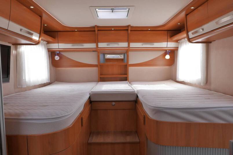 Hymer B 678 bovenkastjes Hymer  B 678 bovenkastjes 3.0 AUTOMAAT, Serra Grijs 37