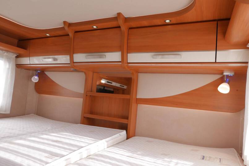 Hymer B 678 bovenkastjes Hymer  B 678 bovenkastjes 3.0 AUTOMAAT, Serra Grijs 39