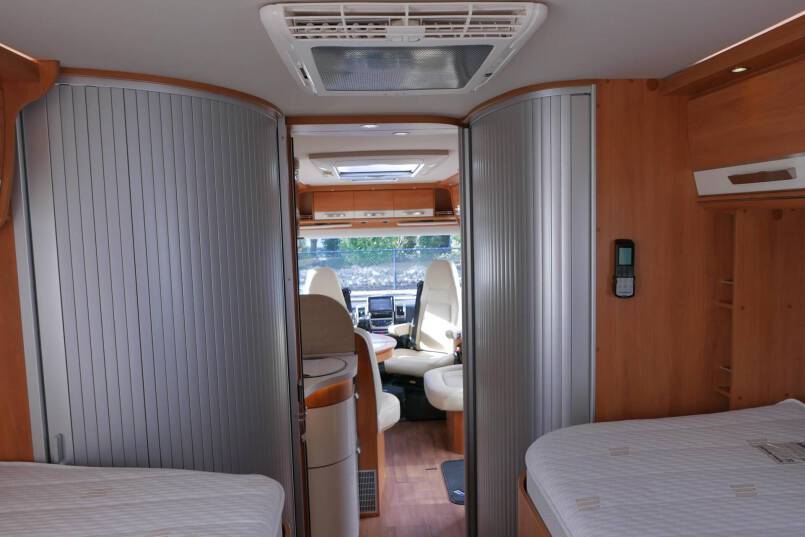 Hymer B 678 bovenkastjes Hymer  B 678 bovenkastjes 3.0 AUTOMAAT, Serra Grijs 41