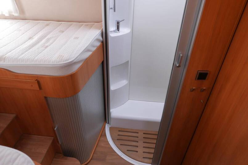 Hymer B 678 bovenkastjes Hymer  B 678 bovenkastjes 3.0 AUTOMAAT, Serra Grijs 44