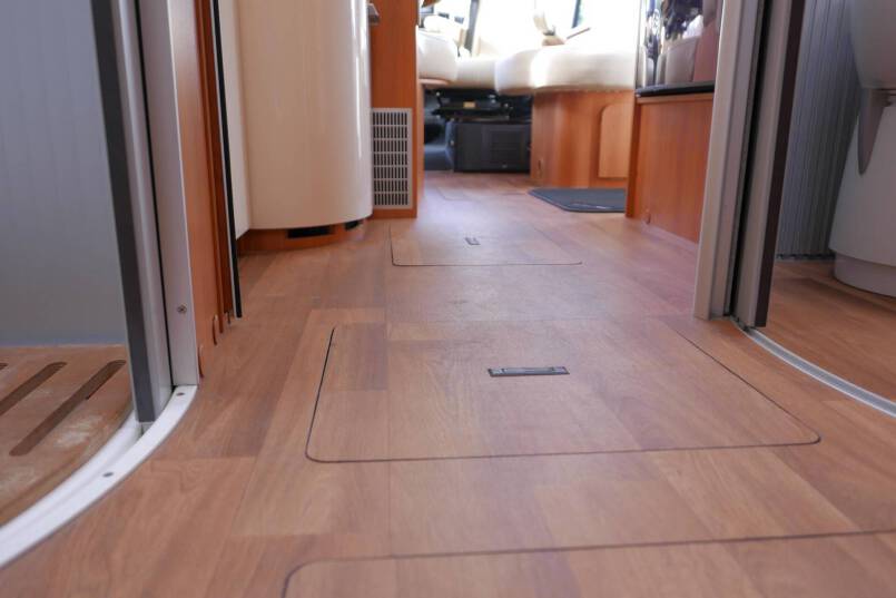 Hymer B 678 bovenkastjes Hymer  B 678 bovenkastjes 3.0 AUTOMAAT, Serra Grijs 45