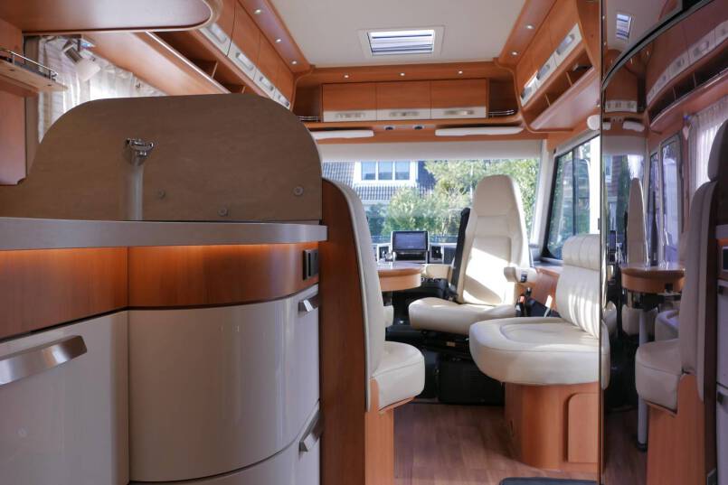 Hymer B 678 bovenkastjes Hymer  B 678 bovenkastjes 3.0 AUTOMAAT, Serra Grijs 48
