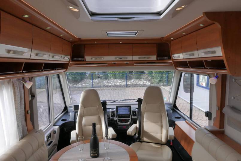Hymer B 678 bovenkastjes Hymer  B 678 bovenkastjes 3.0 AUTOMAAT, Serra Grijs 49