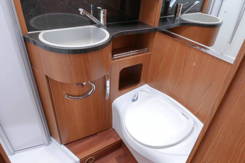 Hymer B 614 SL Star Edition Hymer  B 614 SL Star Edition 3.0 177 pk VOL OPTIE zeer netjes 38
