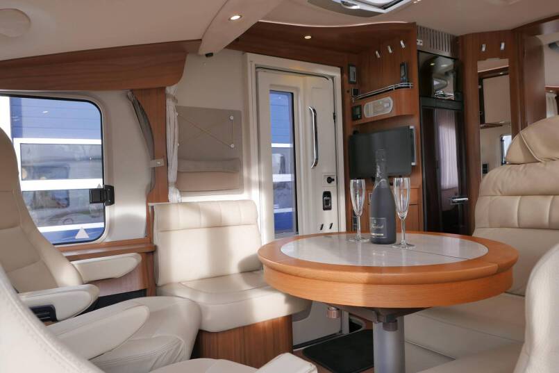 Hymer B 708 PremiumLine Hymer  B 708 PremiumLine 177 Pk AUTOMAAT, Queensbed, levelsysteem 31