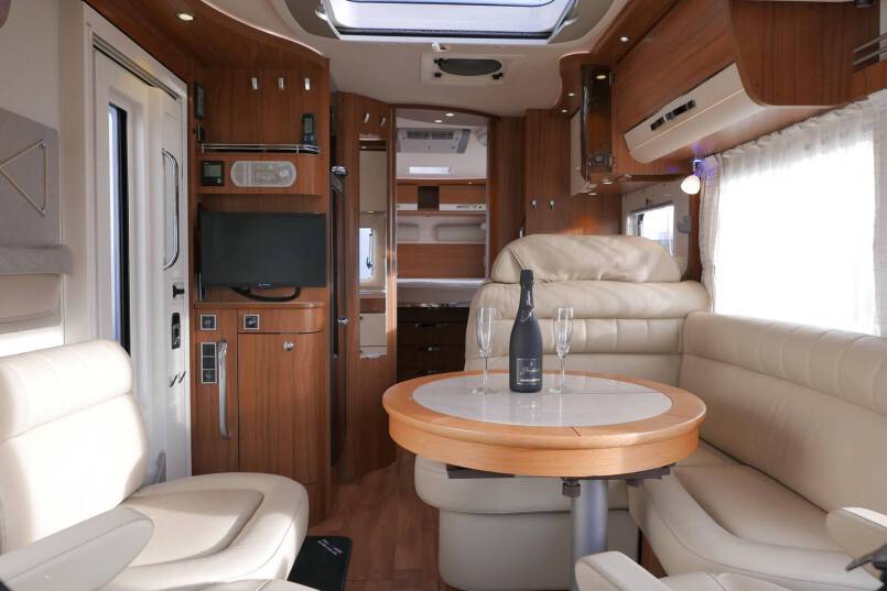 Hymer B 708 PremiumLine Hymer  B 708 PremiumLine 177 Pk AUTOMAAT, Queensbed, levelsysteem 32