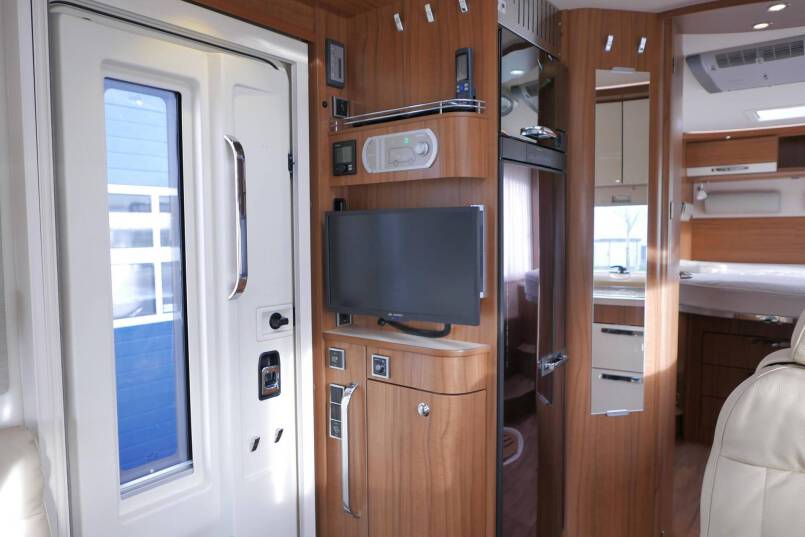 Hymer B 708 PremiumLine Hymer  B 708 PremiumLine 177 Pk AUTOMAAT, Queensbed, levelsysteem 35
