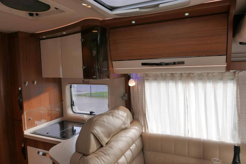 Hymer B 708 PremiumLine Hymer  B 708 PremiumLine 177 Pk AUTOMAAT, Queensbed, levelsysteem 36
